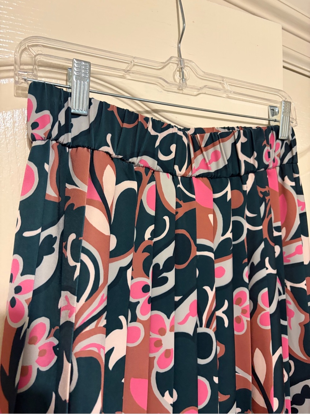 Tuckernuck X Cameran Eubanks Wimberly Magnolia
Chintz Indre Floral pleated skirt - Picture 4 of 8